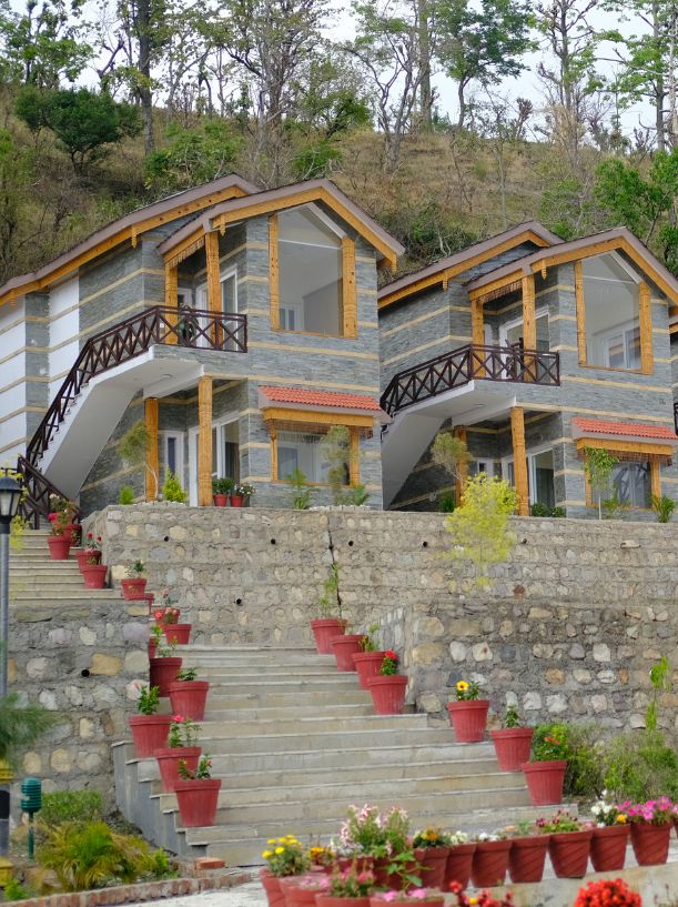 Himalayan Valley Retreat Resorts